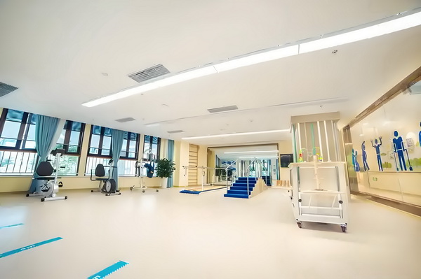 深户入户自己办理_冯骥荐电影南京照相馆：没有抒情只有血的事实 人新的投资后来有了尽管